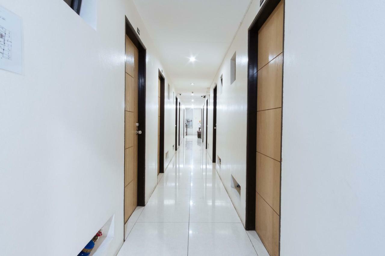 Reddoorz Near Robinsons Place Manilla Buitenkant foto